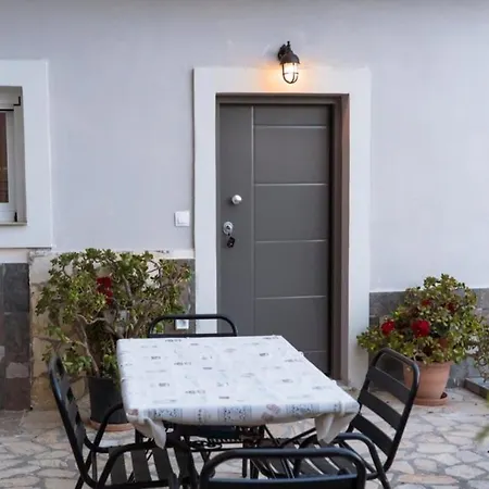 Magda's Apartment, Corfu * Karousádes